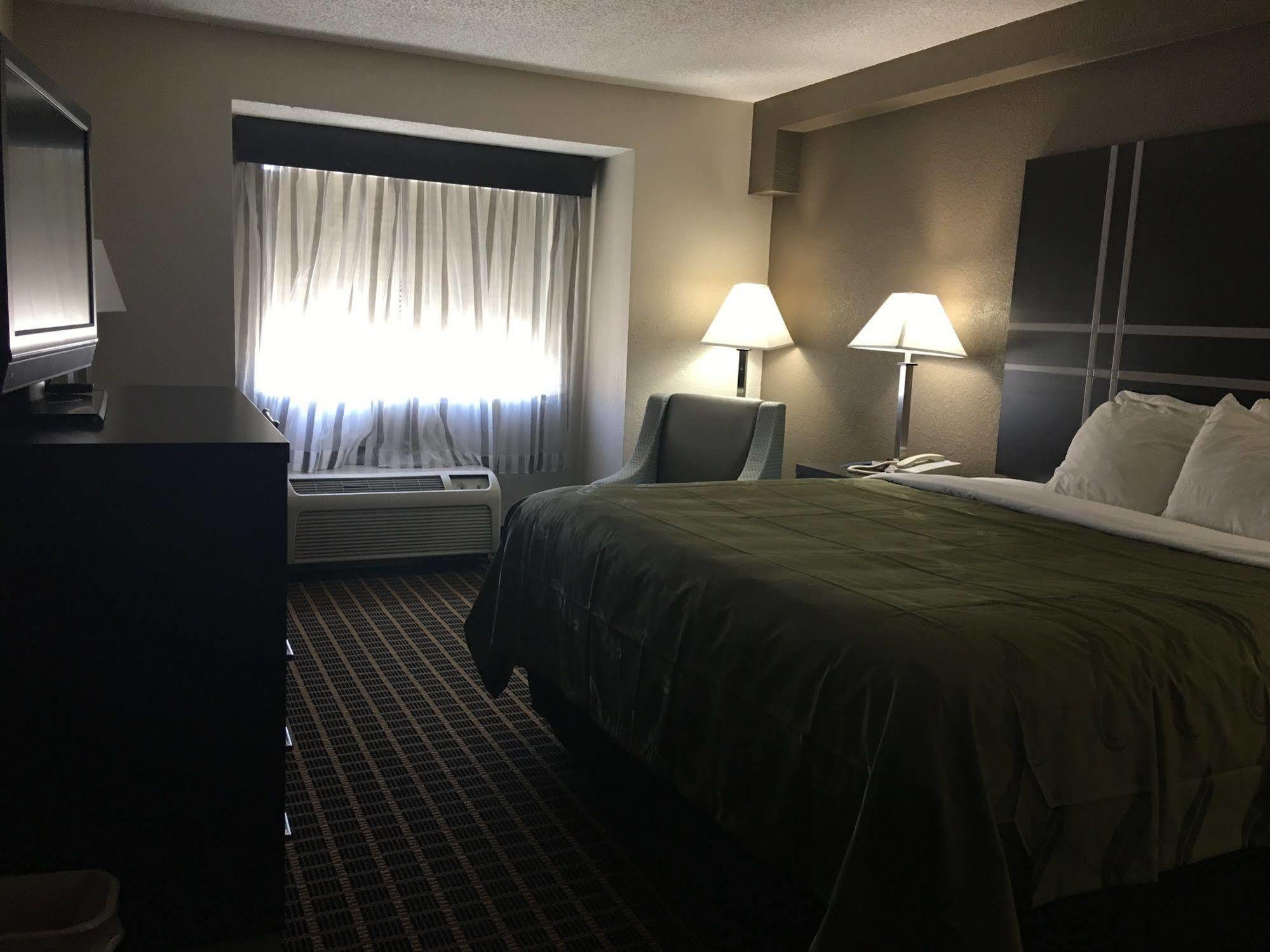 Quality Inn & Suites El Paso I-10 Bagian luar foto
